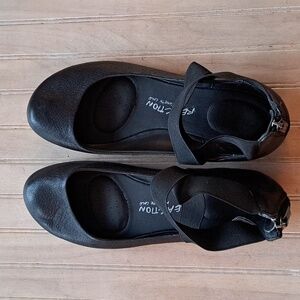 Reaction Kenneth Cole Pro Time Black Leather Ballet Flats Criss Cross Straps